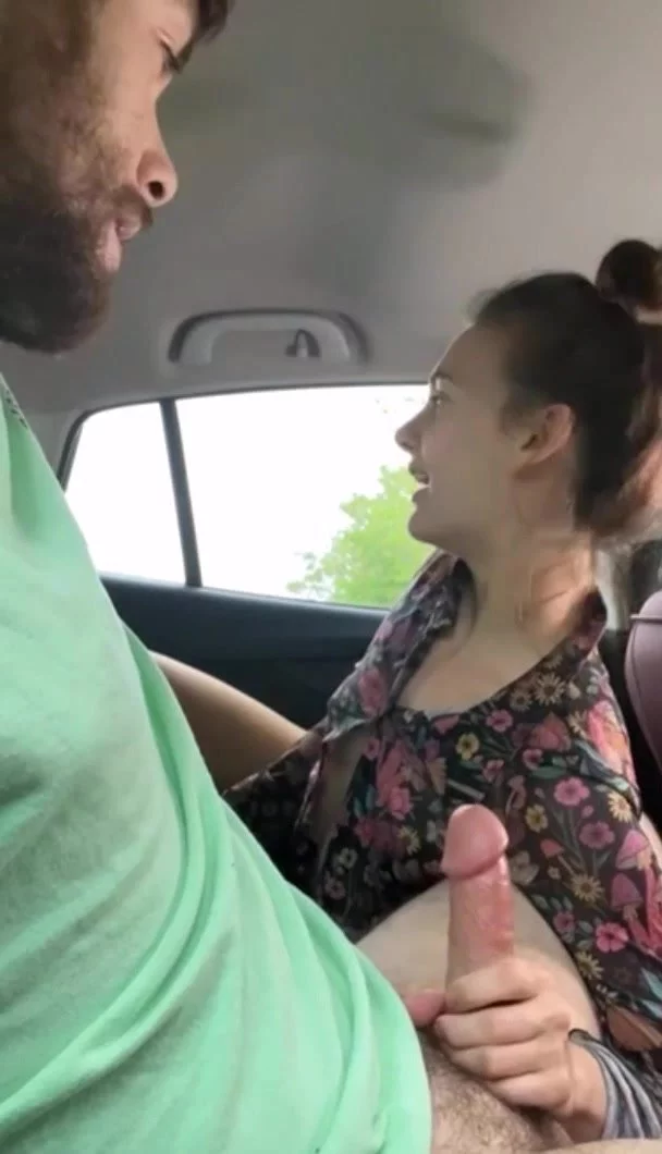 Couple Blowjob - Teen Couple Public Car Blowjob - uiPorn.com